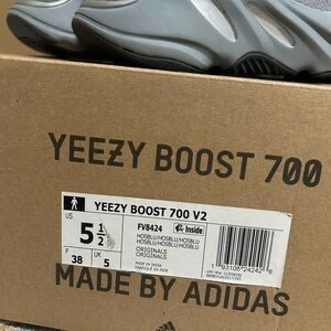 Yeezy Boost 700 V2 in Cool Gray